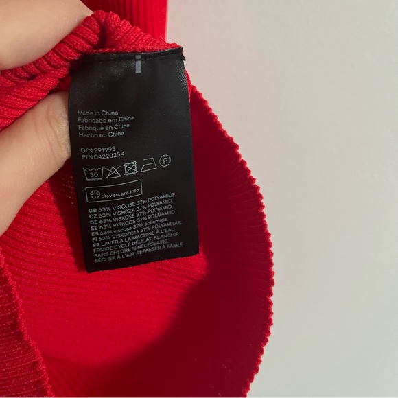 Ribbed sleeveless red stretchy tank top - Picture 2 of 4